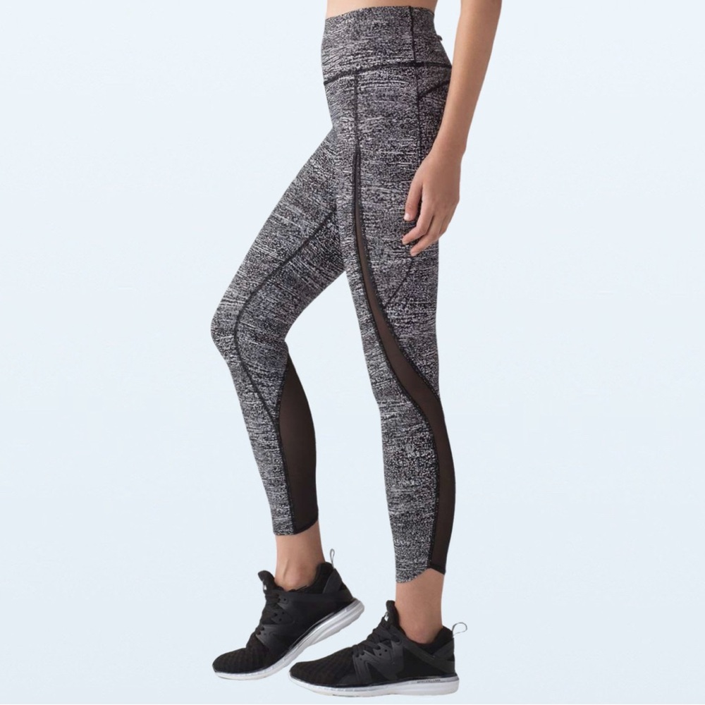 Lululemon (Like New) Pace Perfect 7/8 Tight 25" Air Time White Black / Black, 4